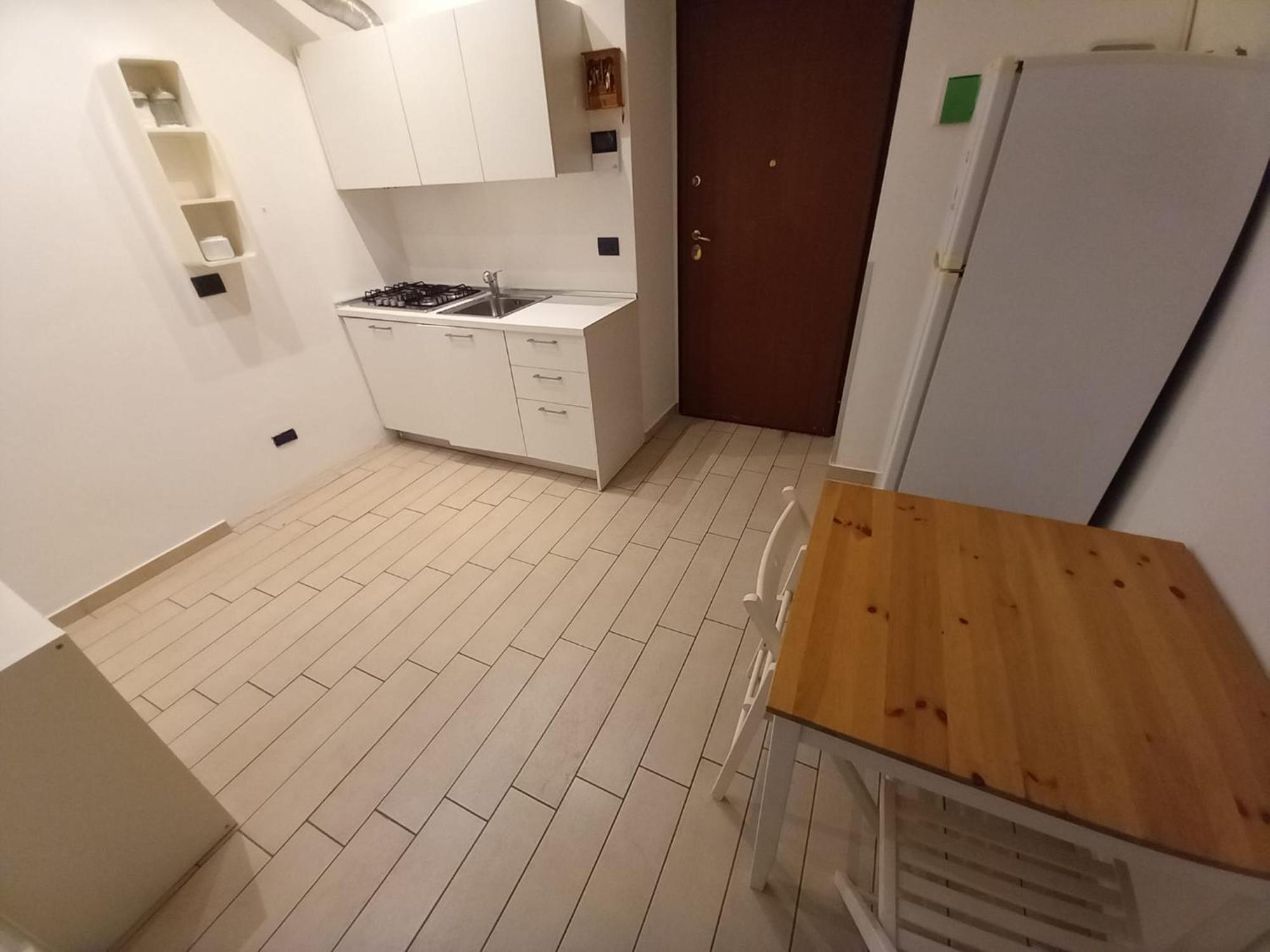 3 Station Free Parking * Milan